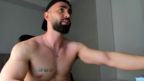 MichaelEvansx online show from April 9, 8:03 pm