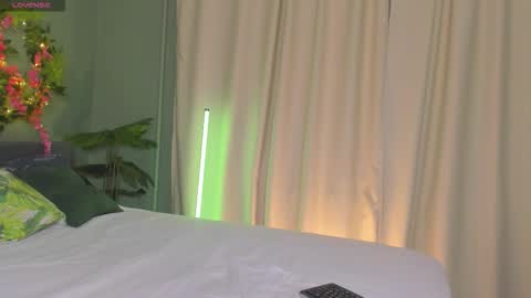 michele_mack online show from November 25, 2:32 am