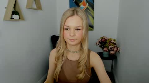 midnighteaura online show from May 11, 11:28 am