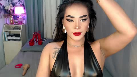 Snapshot of midnightraven27 chatting on February 17, 9:32 pm  Dont forget to follow online show from February 17, 9:32 pm