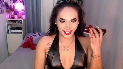 Snapshot of midnightraven27 chatting on December 21, 2:58 pm  Dont forget to follow online show from December 21, 2:58 pm