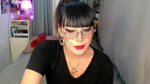 Snapshot of midnightraven27 chatting on January 20, 2:11 am  Dont forget to follow online show from January 20, 2:11 am