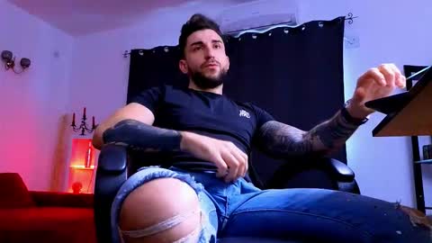 MightyAaron online show from February 4, 6:50 am