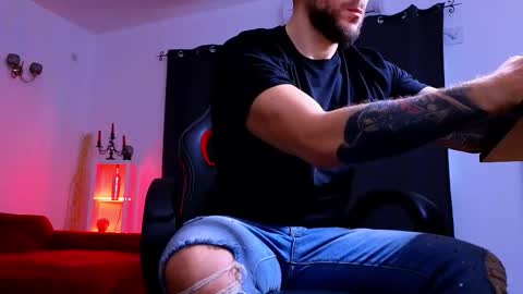 MightyAaron online show from November 28, 8:32 am