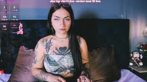 miia_moore_ online show from May 28, 1:09 pm