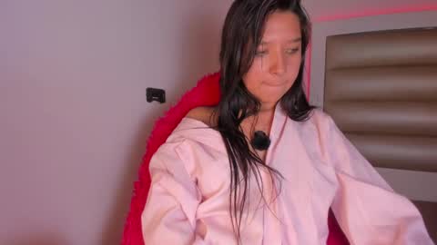 Mia online show from April 9, 6:19 am