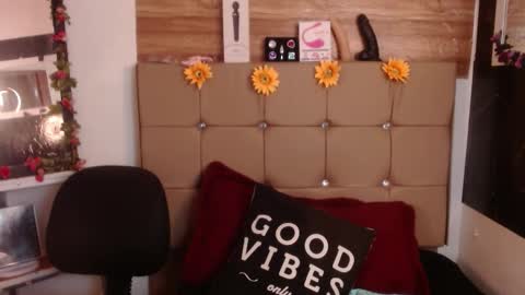 miia online show from December 3, 7:25 pm