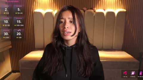 miiaa_evans1 online show from April 14, 8:12 pm