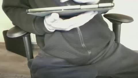 mik online show from November 24, 11:42 am