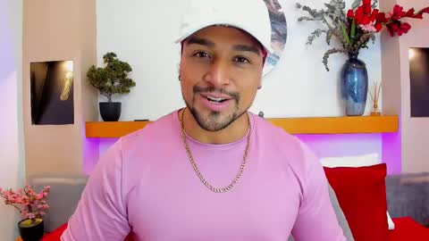 Snapshot of mike_estevess chatting on February 19, 10:31 pm   online show from February 19, 10:31 pm