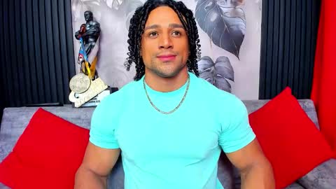 Snapshot of mike_estevess chatting on October 13, 2:02 am   online show from October 13, 2:02 am