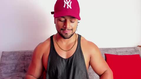 Snapshot of mike_estevess chatting on February 10, 12:41 am   online show from February 10, 12:41 am