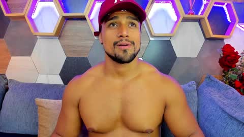 Snapshot of mike_estevess chatting on February 6, 3:41 pm   online show from February 6, 3:41 pm