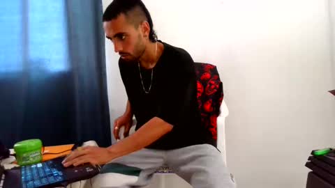 mike_leonrey22 online show from October 28, 7:04 pm