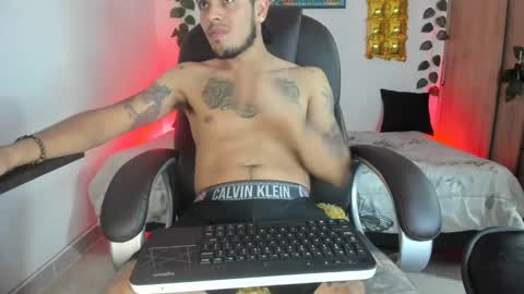 mikee_scooth online show from February 12, 5:58 am