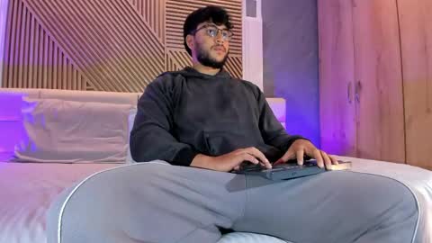 Mikeee online show from April 19, 11:11 am