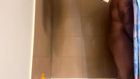 Snapshot of mikeyblunt chatting on December 17, 12:33 pm mikeyblunt online show from December 17, 12:33 pm