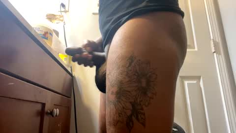 Snapshot of mikeyblunt chatting on January 26, 10:45 am mikeyblunt online show from January 26, 10:45 am