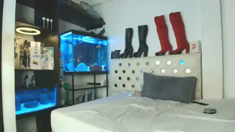 Mikeylla Cour online show from June 15, 2:47 am