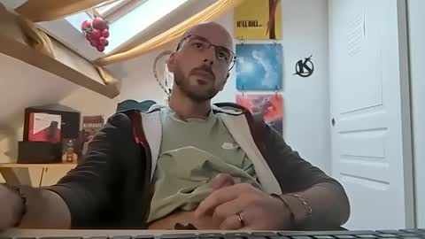 mikmik91 online show from December 18, 3:00 pm