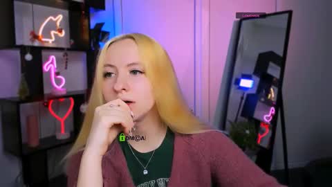 mila_glow online show from January 6, 7:40 pm