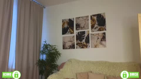 mila_hi online show from October 28, 1:01 pm