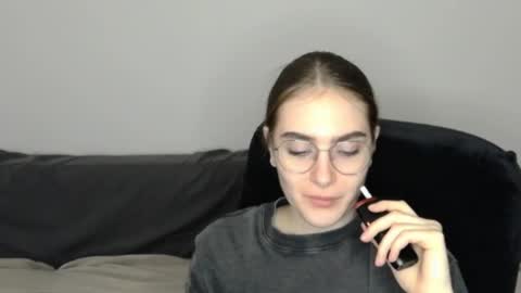 mila_keyy online show from April 21, 9:44 pm