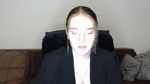 mila_keyy online show from October 24, 9:15 pm