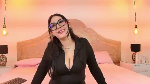mila_lune1 online show from August 3, 4:03 am
