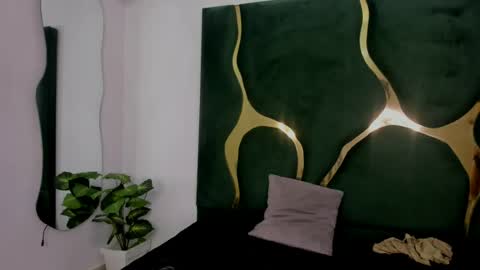 mila_petiteasm online show from June 26, 12:43 pm