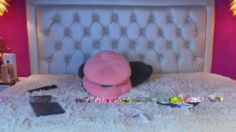 mila_poison online show from May 6, 2:56 pm