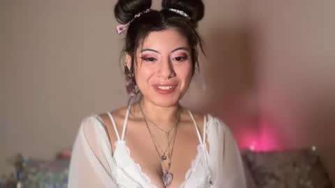 mila_quetzal online show from January 15, 7:00 pm