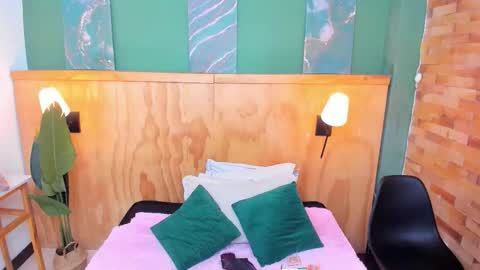 Mila and samy online show from February 24, 12:41 pm