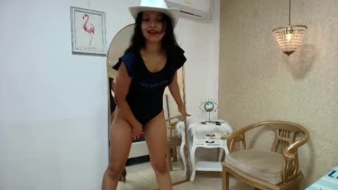 miladiosa online show from March 15, 1:25 pm