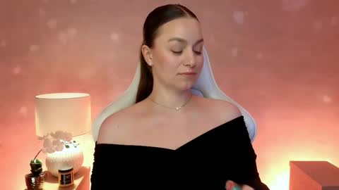 Mila Fleur online show from February 15, 3:00 pm