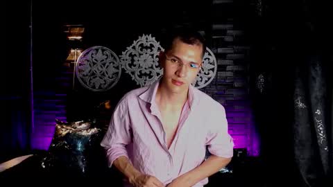 milandavid1 online show from March 18, 6:36 pm