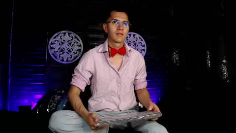 milandavid1 online show from April 20, 6:44 pm