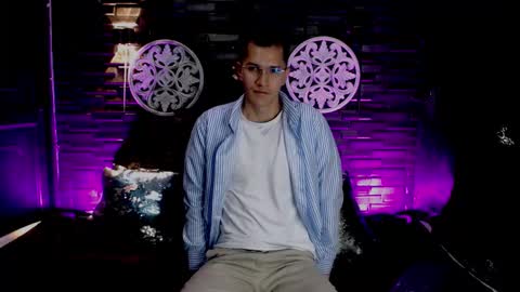 milandavid1 online show from March 23, 5:29 pm