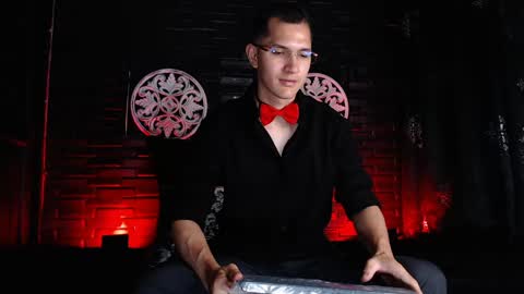 milandavid1 online show from April 22, 6:37 pm