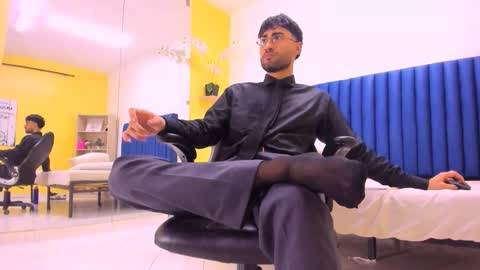 milanzaire online show from November 28, 11:45 pm