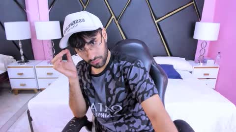 milanzaire online show from November 7, 2:58 am