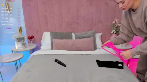 Mia online show from February 18, 5:51 am