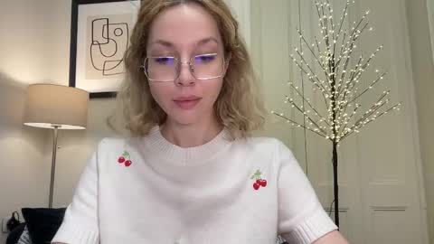 Mila online show from December 17, 3:30 pm