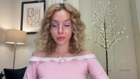 Mila online show from December 15, 3:52 pm