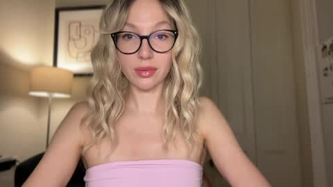 Mila online show from April 3, 4:47 pm