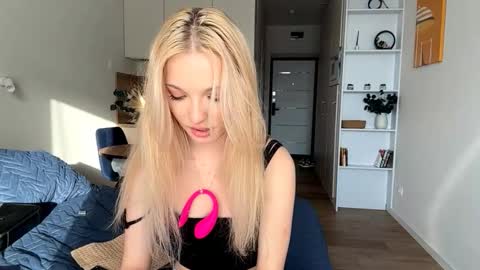 Millla online show from October 8, 1:28 pm
