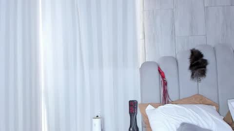 MILEY  online show from September 30, 1:21 pm