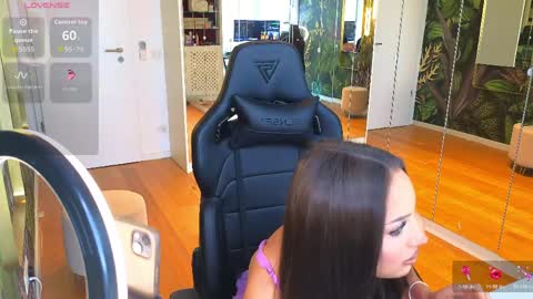 Miley Sin online show from April 3, 11:39 am