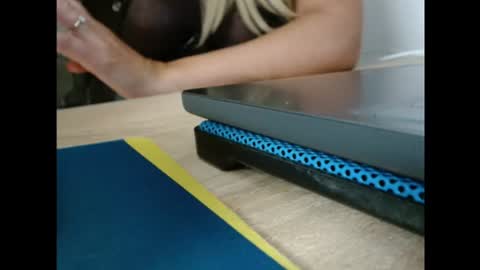 Milfysworld online show from August 4, 12:12 pm
