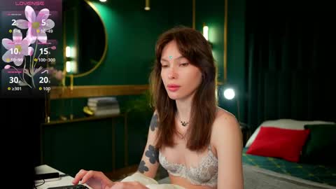 Mili Jay online show from June 5, 5:51 pm